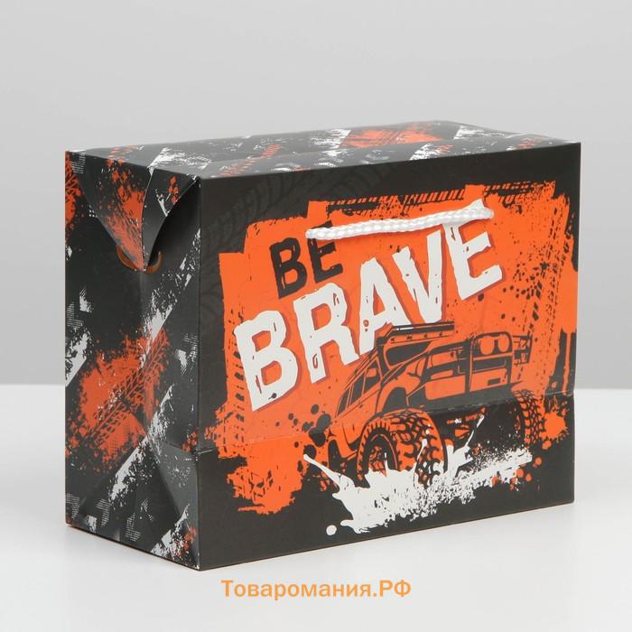 Пакет—коробка, подарочная упаковка, «Be brave», 23 х 18 х 11 см